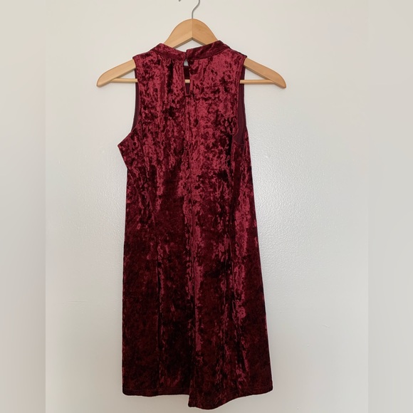 Forever21 Burgundy Crushed Velvet High Neck Fitted Dress Size Small - Picture 4 of 5